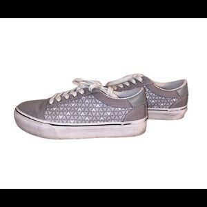 Airwalk Women’s 8 Gray Geometric Low Top Sneakers Skate Casual Shoes